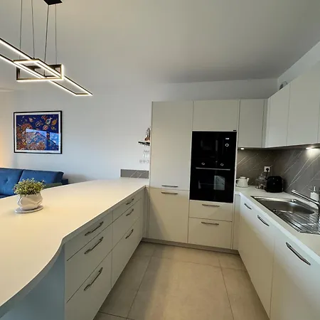 225, Coral A La De La Conque * Agde